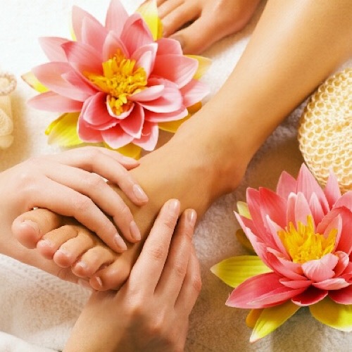 KAYLA BEAUTY LASH & BROW - Foot Massage